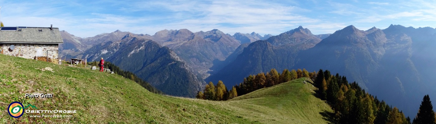 23 Panoramica alla Baita Cacciatori (1750 m circa).jpg